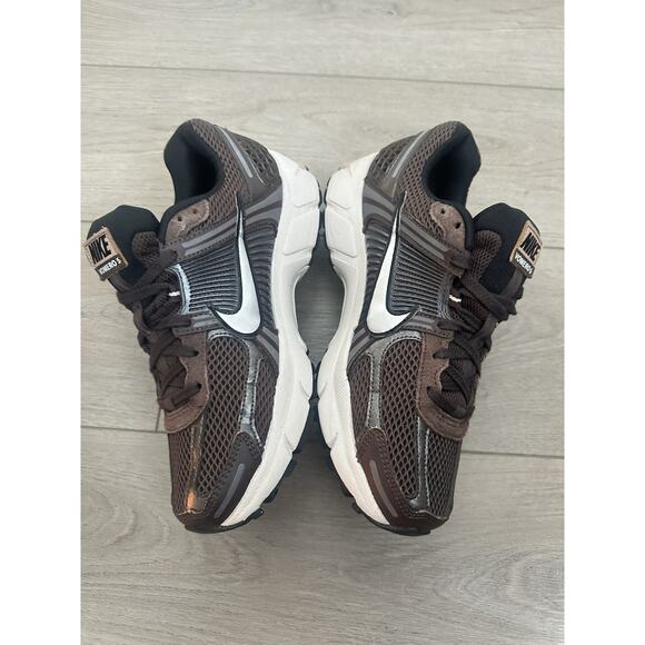 Nike vomero 5 baroque brown size 9.5 women’s or 8 men’s sneakers GREAT CONDITION - Picture 2 of 6